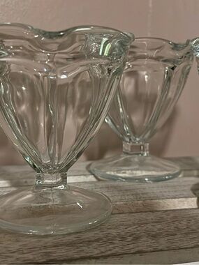 Set of 4 - Ice Cream Sundae Serving Glasses, Vintage
